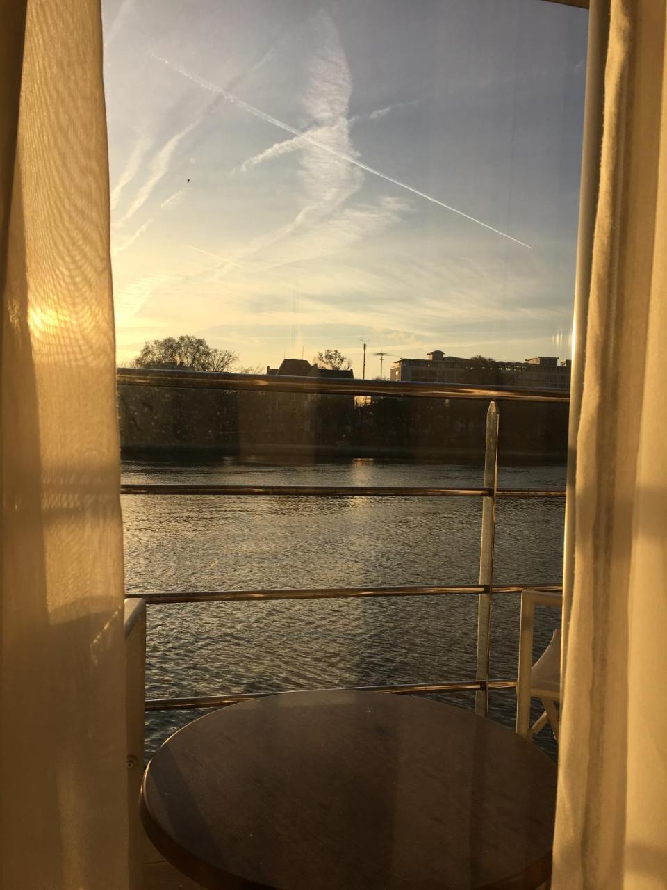 Select Ms Charles Dickens - Frankfurt Hotel Frankfurt am Main Bagian luar foto