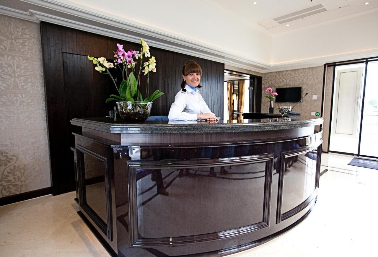Select Ms Charles Dickens - Frankfurt Hotel Frankfurt am Main Bagian luar foto